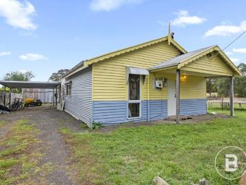 COUNTRY LIVING WITH SPACE, SIDE ACCESS & LIFESTYLE APPEAL