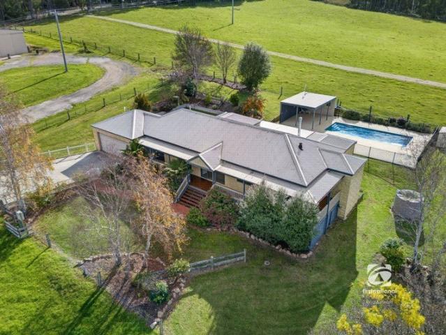 COUNTRY LIVING WITHOUT COMPROMISE