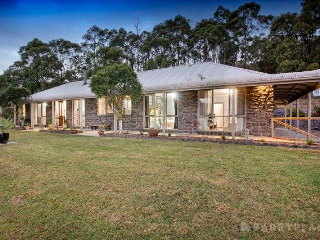 COUNTRY LIVING WITHOUT COMPROMISE