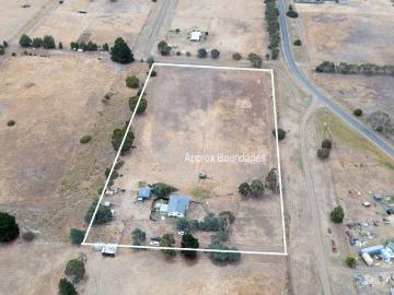 Country Living at Its Best 3 Bedroom Home on 5 Acres