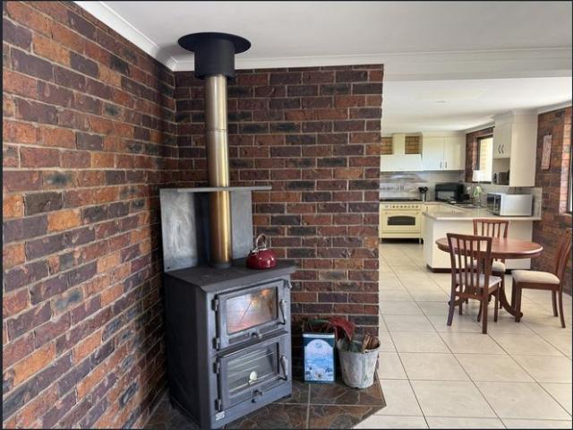 Country Living at Its Best – Pool, Fireplace Stunning Views ALL BILLS EXC. GAS INCLUDED