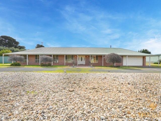 Country Living, City Convenience A Rare 7.5 Acre Lifestyle Property in Rockbank area