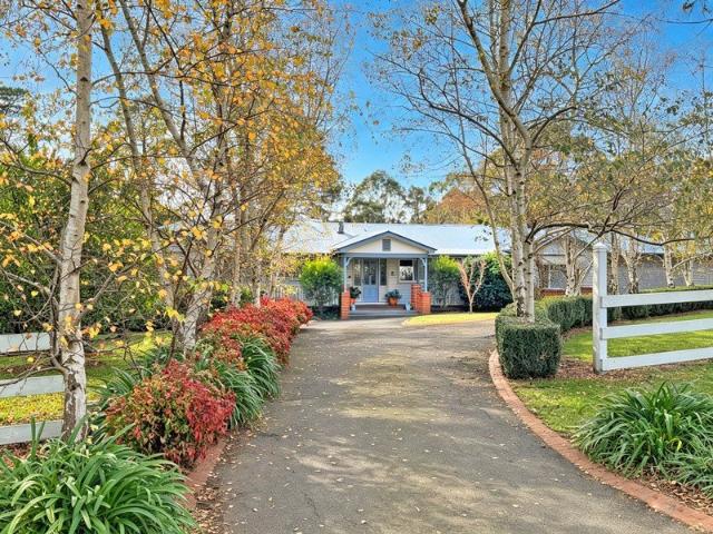 Country Living, Contemporary Style Less Than One Hour From Melbourne