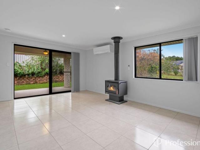 Country Living close to Jimboomba Township
