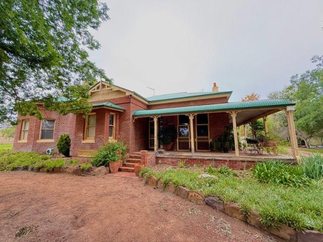COUNTRY LIVING HOME