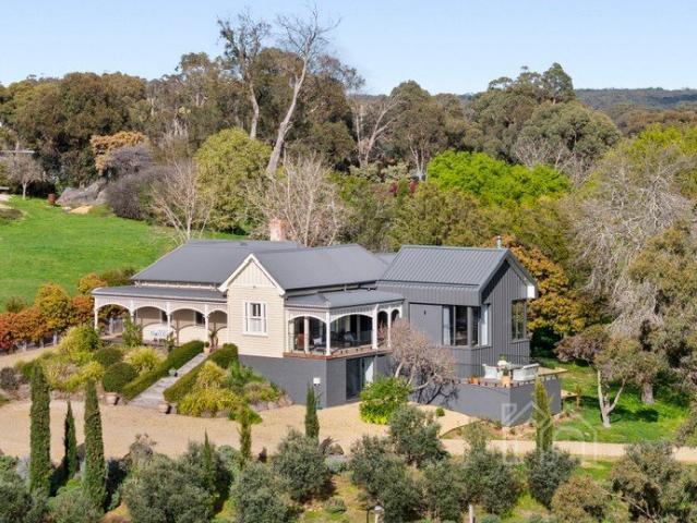 Country Living in Exquisite Surrounds