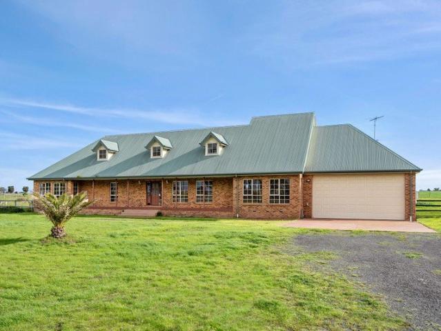 Country Living on 16 Acres with Power Included!