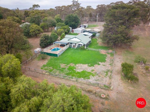 Country Living on 2400m² with Pool & Shedding