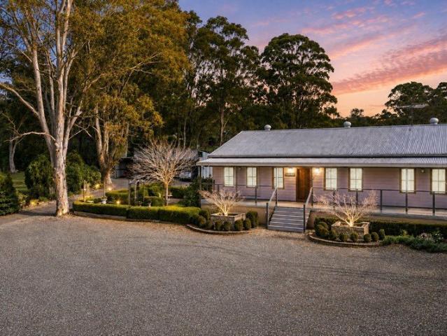 Country Living on 2.8 Acres, in the heart of Bargo!