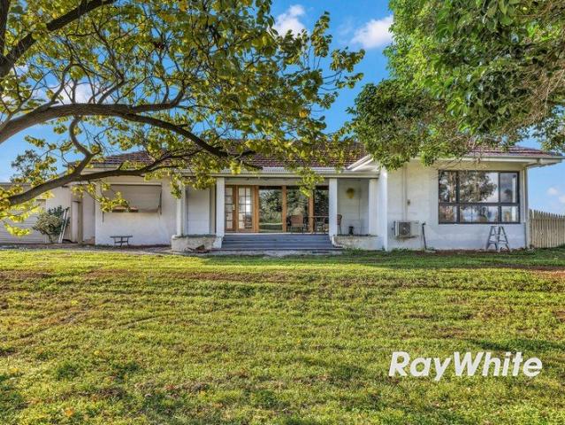 Country Living Renovated, Spacious & Ready to Enjoy