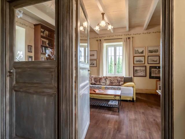 Country property with gites, 2 pools, atelier 339m² Montcuq