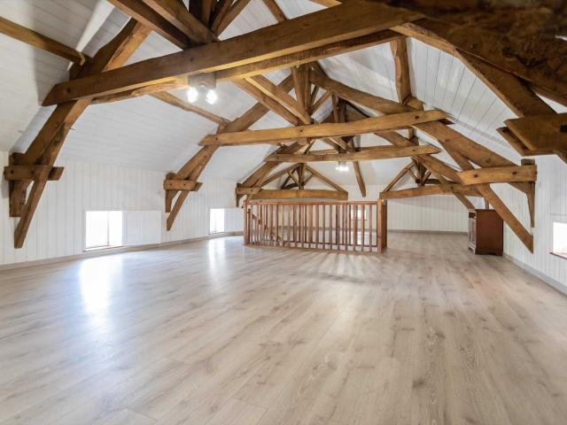 Country property with numerous outbuildings 233m² Engayrac
