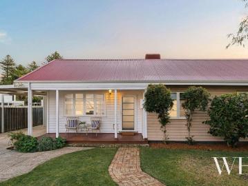 Country Style Charm, Character & Enchanting Gardens