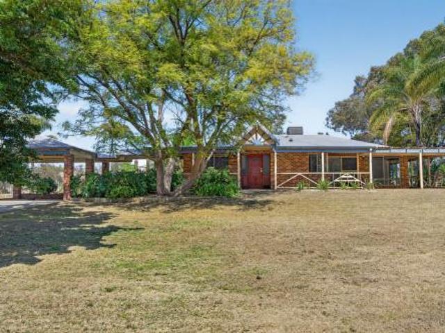 Country Style Living Close to the CBD