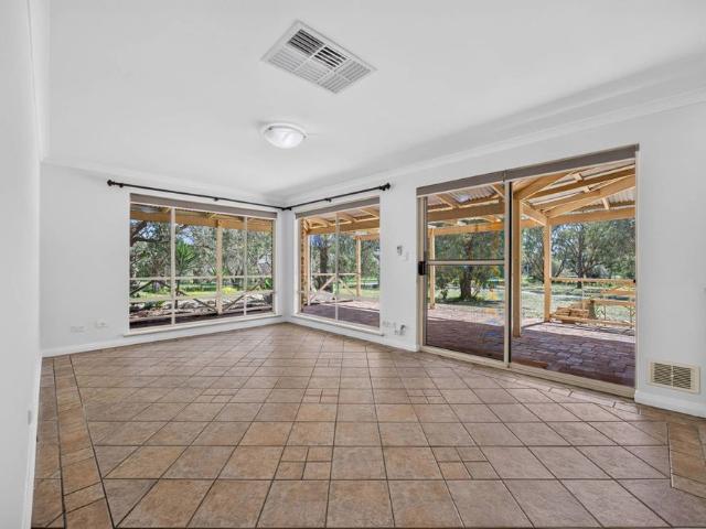 Country Style Living Close to the CBD