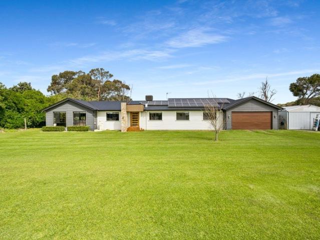 Country serenity meets contemporary family style