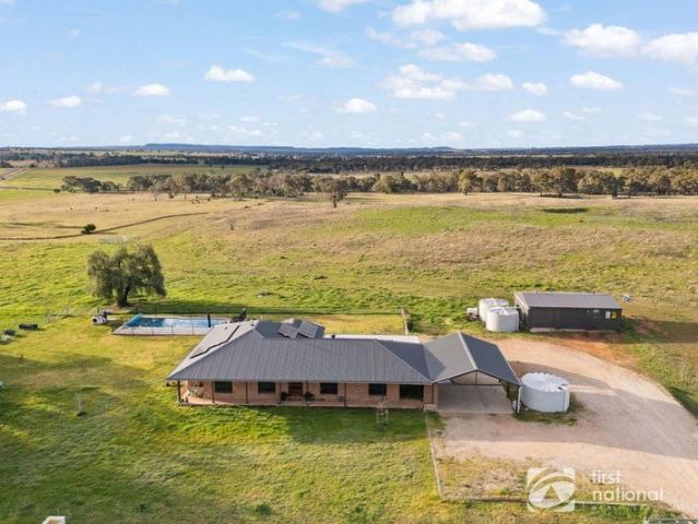 COUNTRY SERENITY, MINUTES FROM TOWN