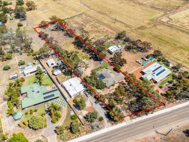 Country Sized Living with Town Convenience