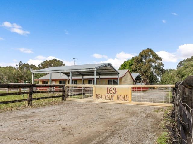 Country Space, a Sheltered Pool and Room for the Whole Family