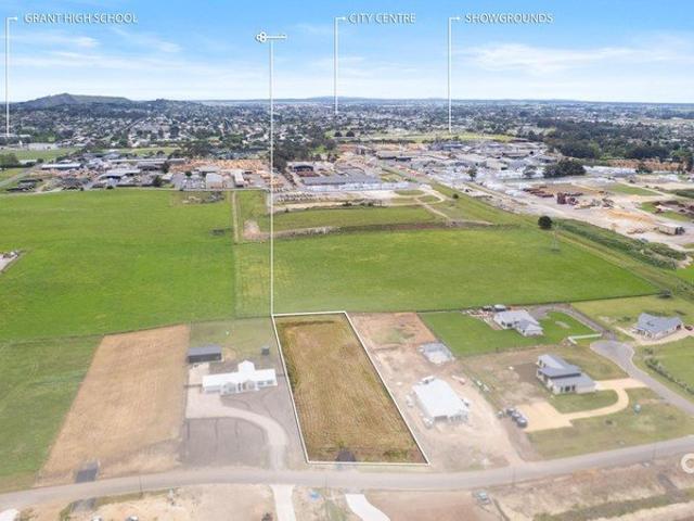 COUNTRY SPACE, CITY CONVENIENCE