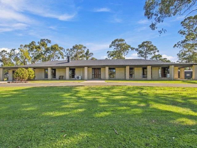 Country Space, Comfort and Serious Shedding. Right Here in Hazelwood North