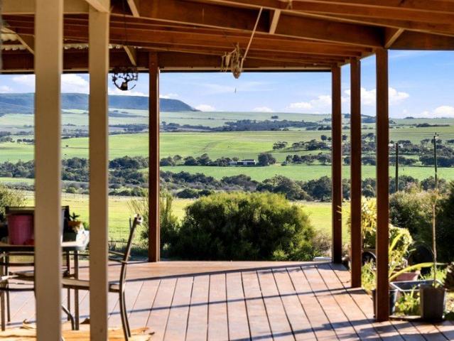 Country Views, Open Space & the Good Life Awaits
