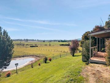 Country Views, Space and Lifestyle on 1.73 Acres