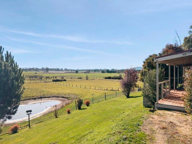 Country Views, Space and Lifestyle on 1.73 Acres