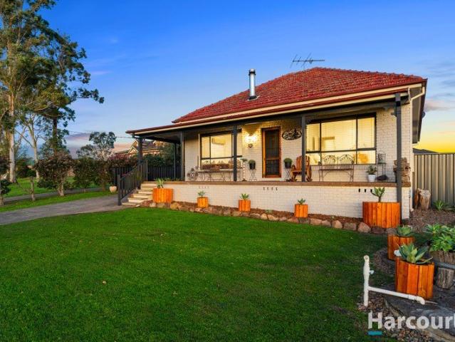 Country views, town convenience and a big block with potential