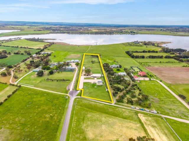 Country Waterfront Lifestyle close to Central Goolwa