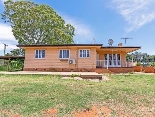 Country/acreage lifestyle /Spacious Family Lowset Brick Home