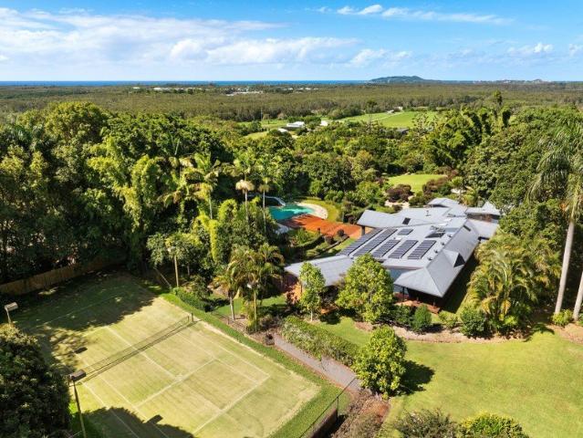 Countryside Home with Tennis Court, Pool and Separate Workshop, Home Office or Studio