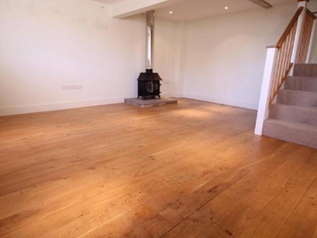 Countryside property Liphook 2 bed cottage to rent £2,000 pcm £462 pw