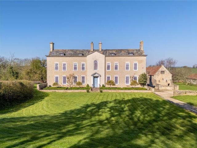 Countryside residence with set within. 5 bed detached house to rent £6,000 pcm £1,385 pw