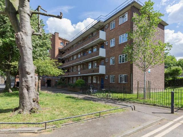 County Street, London SE1 3 bed flat to rent £2,999 pcm £692 pw