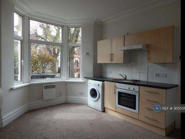 County Road, Swindon, SN1 1 bed flat to rent £795 pcm £183 pw