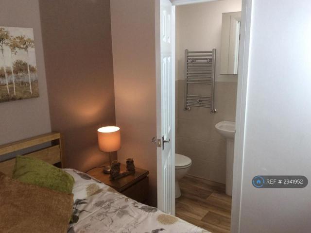 County Road, Swindon, SN1 1 bed in a house share to rent £695 pcm £160 pw