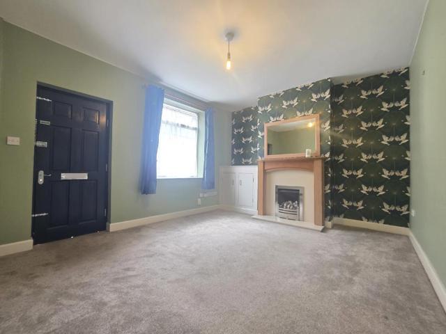 County Road, Stafford, ST16 2PU 2 bed terraced house to rent £950 pcm £219 pw