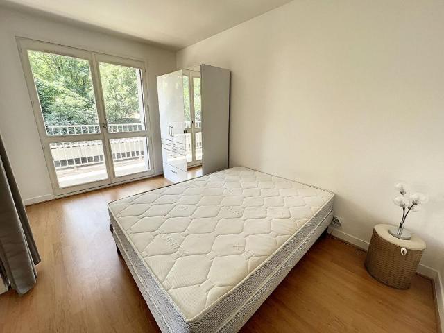 Coup de cœur à Orléans: Superbe T2 meublé avec balcon & box privé ! ️