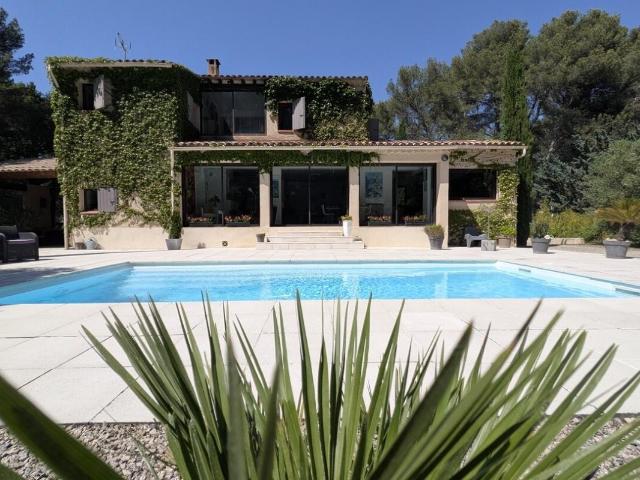 COUP DE CŒUR À PUGET – Villa Lumineuse, Esprit Nature & Modernité