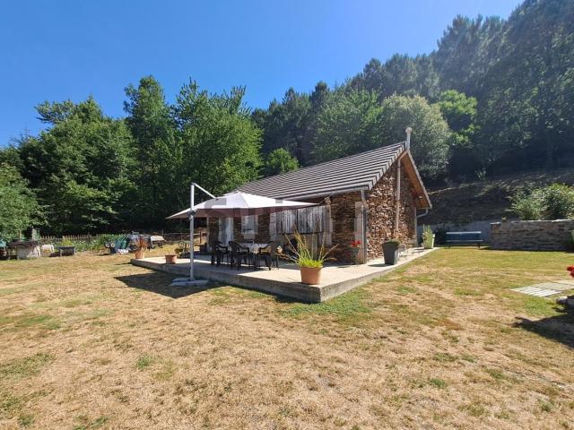 Coup de cœur assuré: Mas de caractère avec gîte, au calme a. 127m² Génolhac