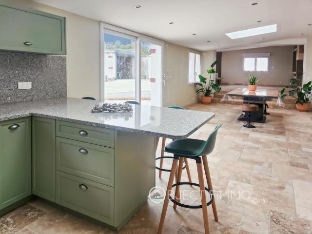 Coup de cœur assuré à Bouleurs: Superbe maison familiale de 250m² avec jardin à la location