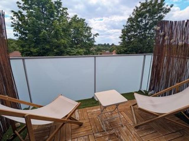 Coup de cœur assuré ! Appartement moderne avec balcon idéalement exposé et place de parking couverte