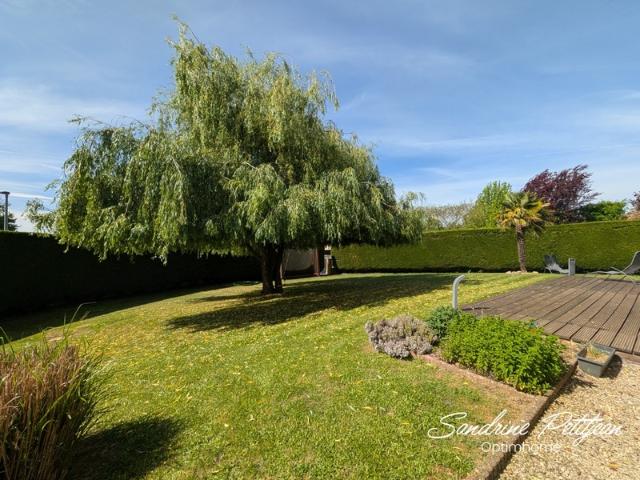 COUP DE CŒUR Maison à vendre 140 m², 4 chambres, double garage, terrain 1500 m² avec piscine et jacuzzi