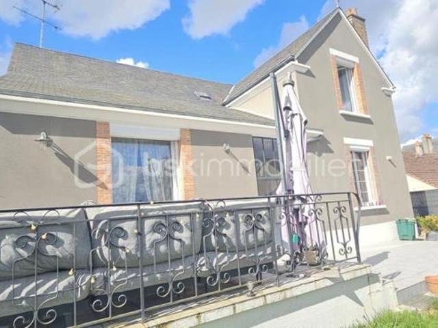 ? COUP DE CŒUR – Maison lumineuse entièrement rénovée avec prestations rares – 140 m² – 1066 m² de terrain