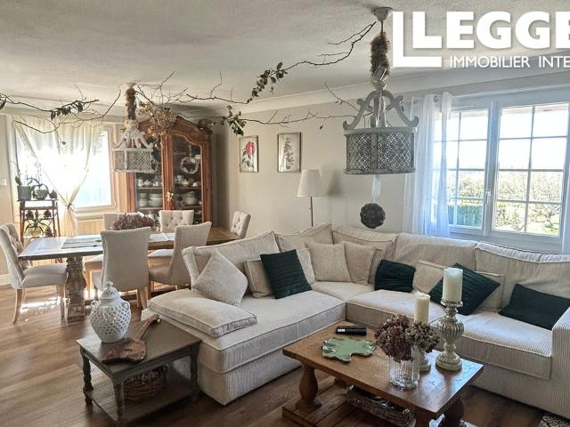 Coup de cœur: Périgourdine avec piscine et vue campagne à Lalinde