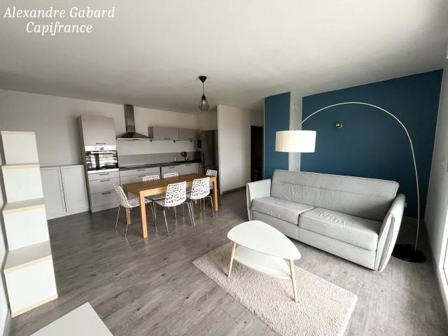 Coup de cœur T2 Lumineux avec balcon plein Sud et Place de. 46m² Bordeaux
