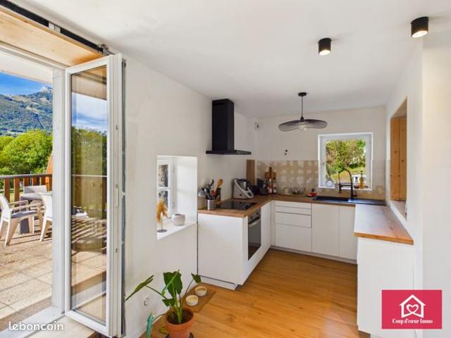 COUP DE CŒUR – T3 avec terrasse 35 m² et vues montagnes, 2 parkings et cave