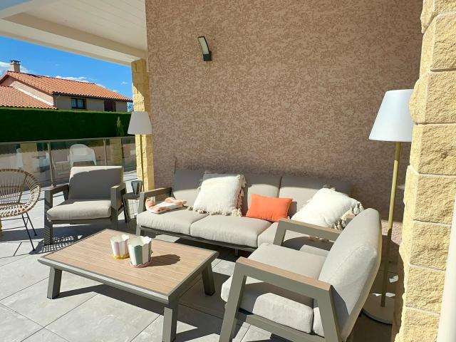 VEAUCHE MAISON INDIVIDUELLE AVEC PISCINE SUR TERRAIN 832 M2