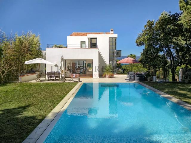 Coup de cœur: villa rénovée avec vue mer au Cap d’Antibes 298m² Antibes